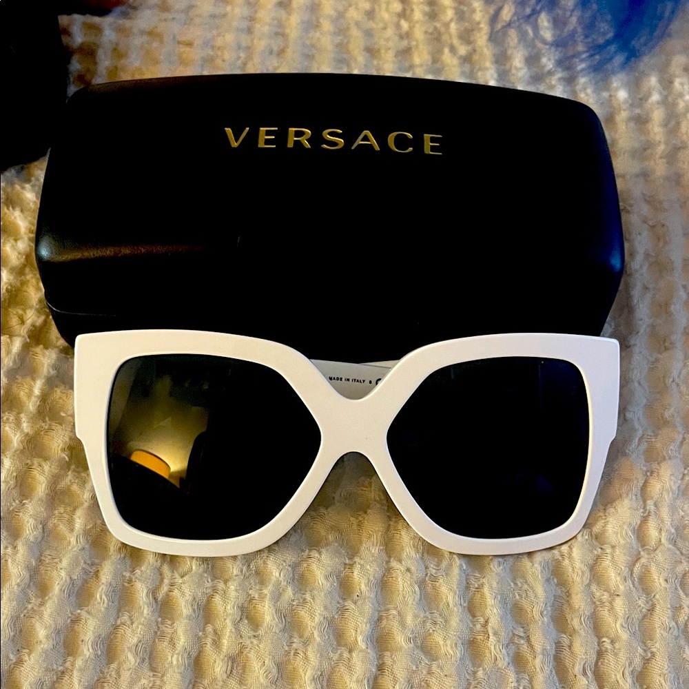 Like New Versace Sunglasses